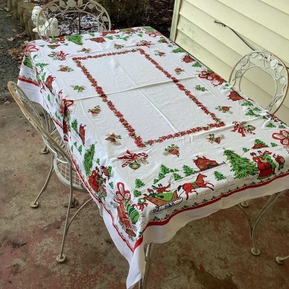 Vintage Christmas Red Green Tablecloth Linen Tablescapes